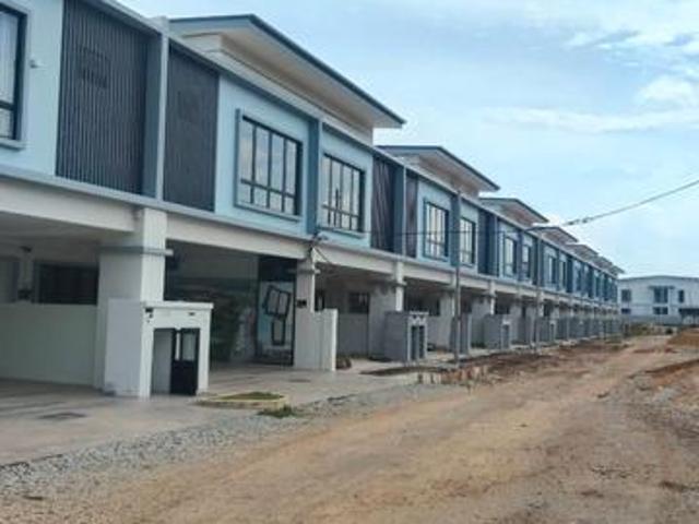 Terraced House for sale in Malaka