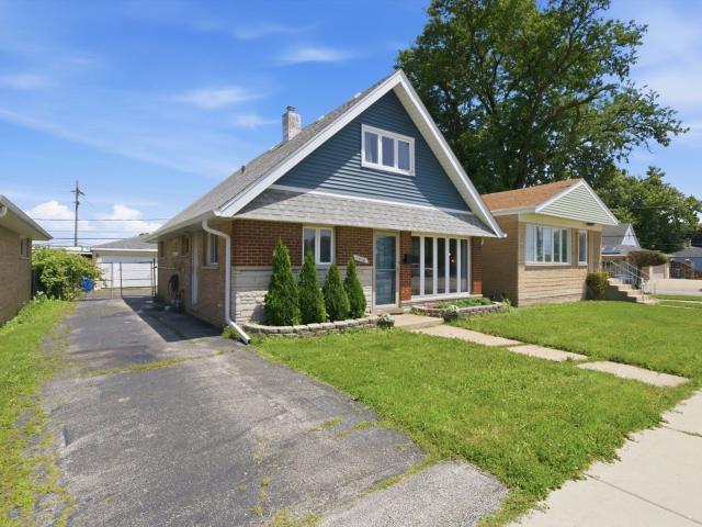 House for sale in Lyons, Illinois