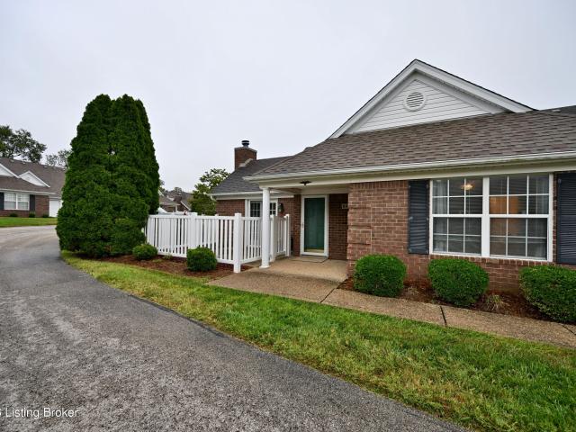 Condo for sale in Lyndon, Jefferson County
