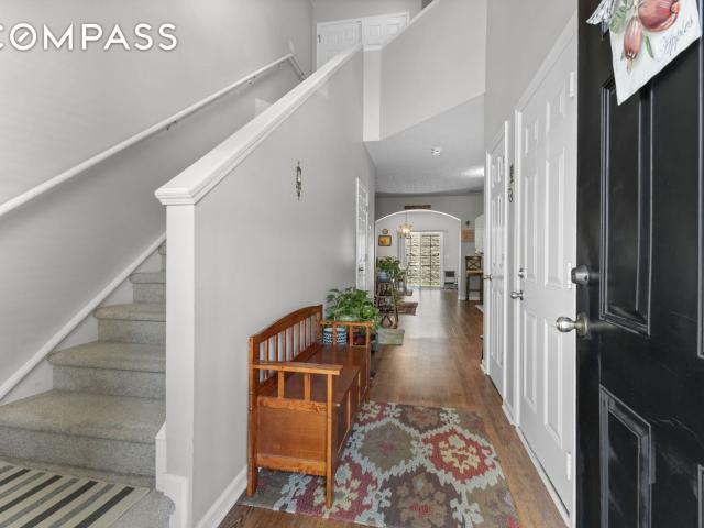 Townhouse for sale in Brentwood