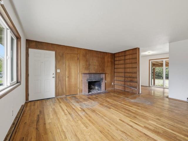 House for sale in River Road, Eugene