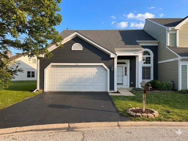 Townhouse for sale in Mchenry, Illinois