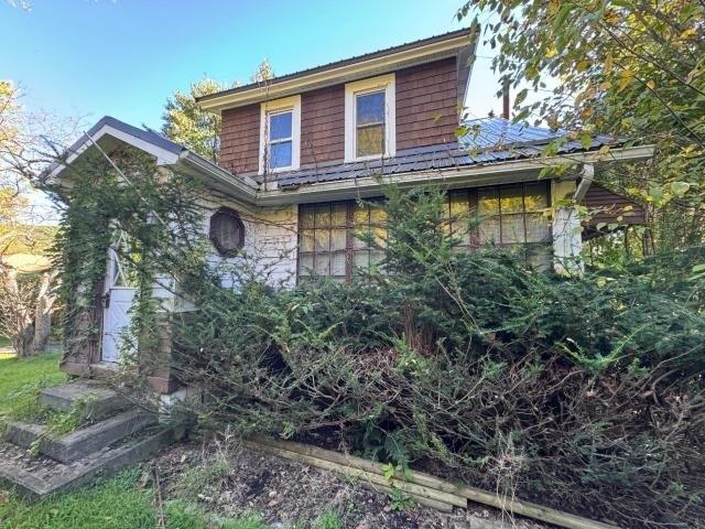 House for sale in Warren, Warren County