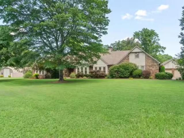 House for rent in Benton