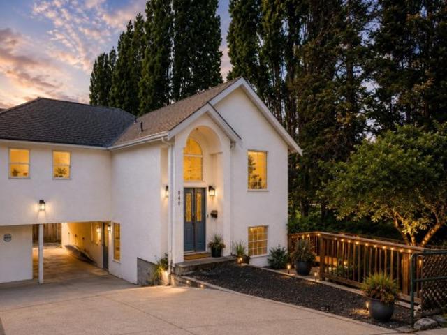 House for sale in Esquimalt, Capital Regional District