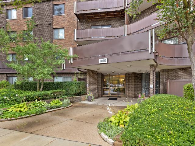 Condo for sale in Elk Grove Village, Illinois
