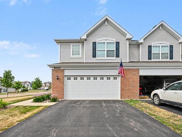 Townhouse for sale in Mchenry, Illinois