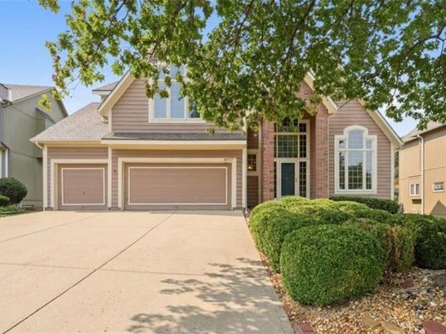 House for sale in Lenexa, Johnson County