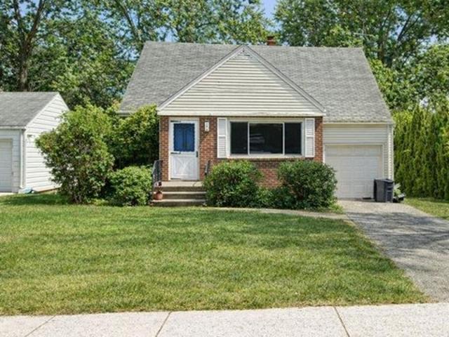 House for sale in Teaneck, New Jersey