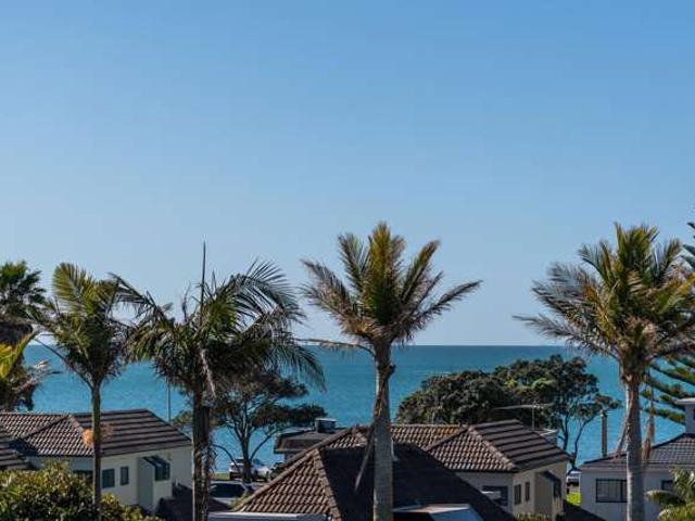 Apartment for sale in Whangaparaoa