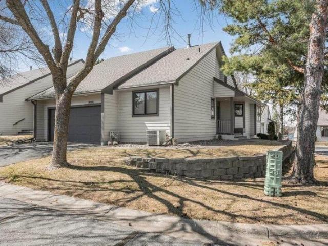 Townhouse for sale in Maple Grove
