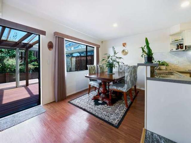 Townhouse for sale in Paremoremo