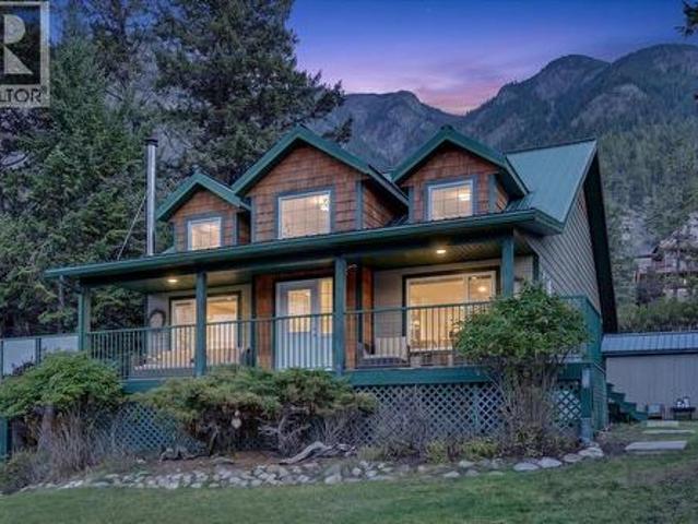 House for sale in Canal Flats, British Columbia