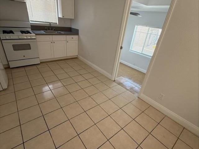 Apartment for rent in Long Beach, California