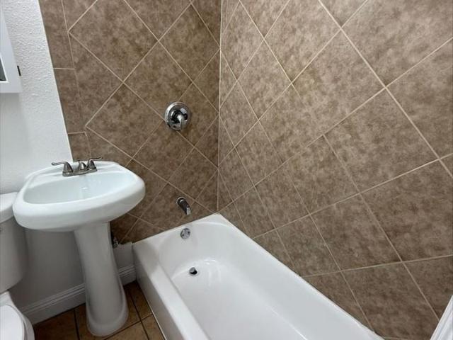 Apartment for rent in Long Beach, California
