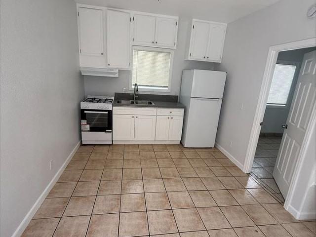 Apartment for rent in Long Beach, California