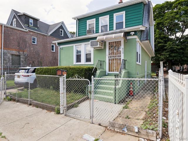 House for sale in Queens, Arverne