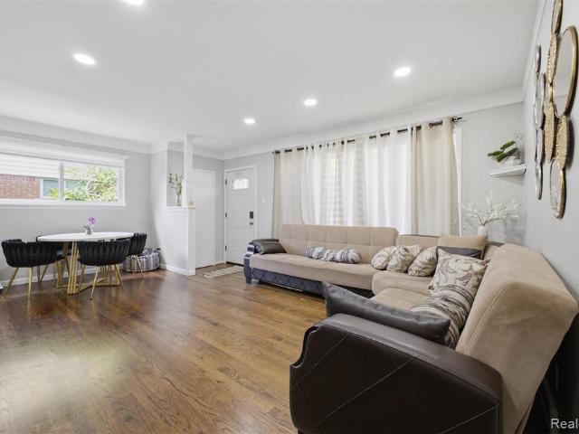 House for sale in Green Span Manor, Dearborn Heights