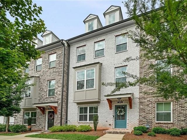 Townhouse for sale in Scottdale, Georgia