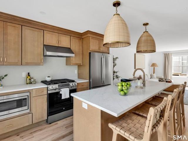 Townhouse for sale in Milford, Connecticut