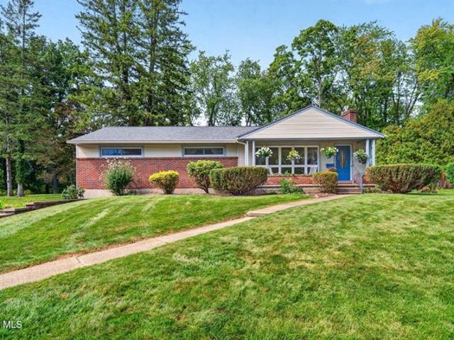House for sale in Niskayuna, New York