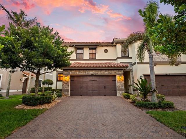 Townhouse for sale in Parkland, Florida