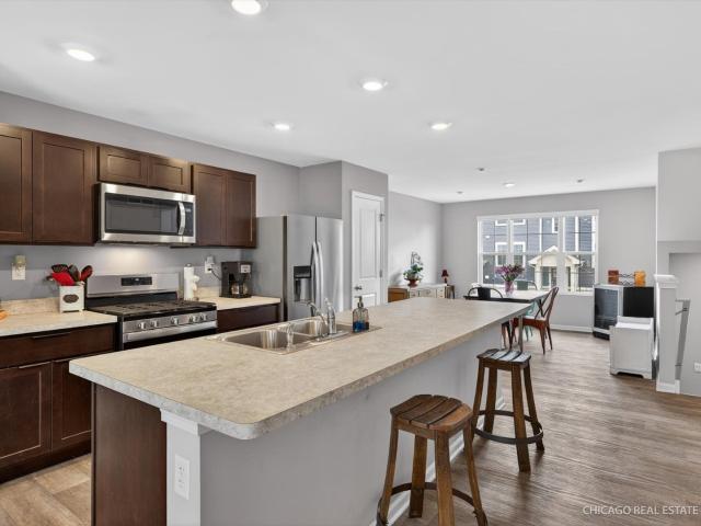 Townhouse for sale in Hampshire, Illinois