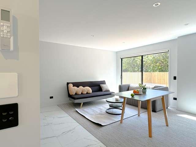 Townhouse for sale in Chaslands, Canterbury