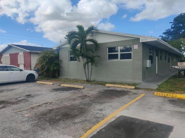 Duplex for sale in Hallandale