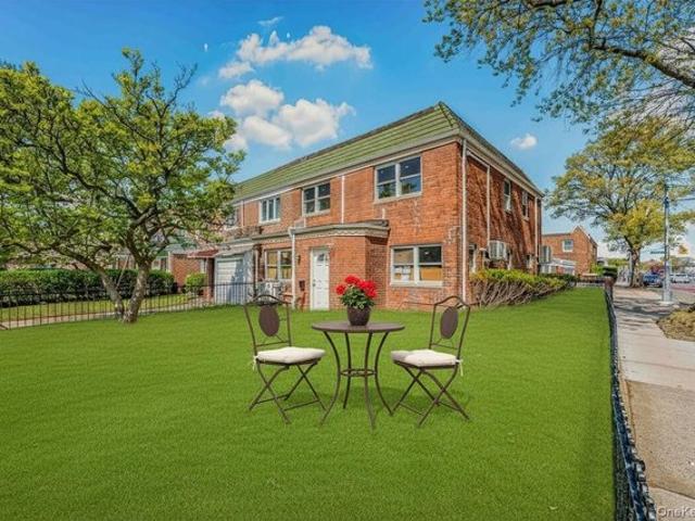 House for sale in Queens, Arverne