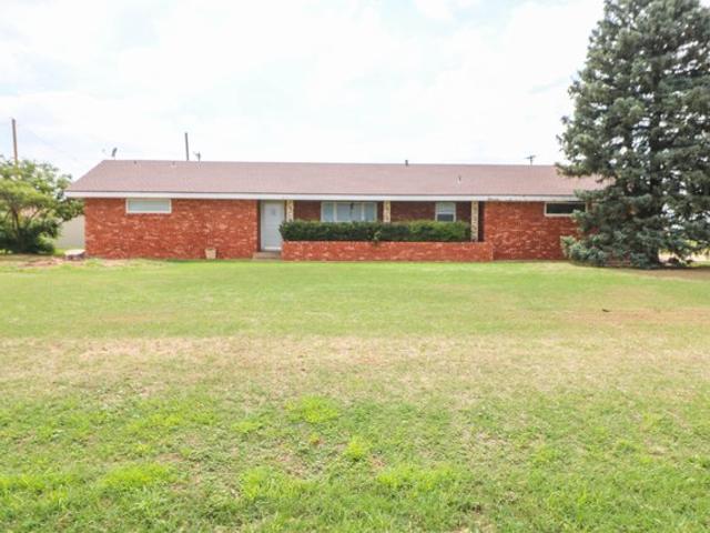 House for sale in Earth, Lamb County