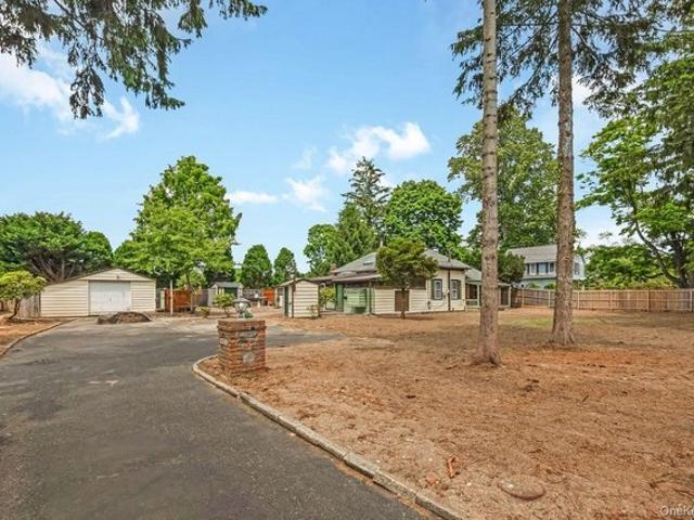 House for sale in Bohemia, New York