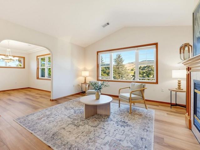 Condo for sale in Ashland, Jackson County