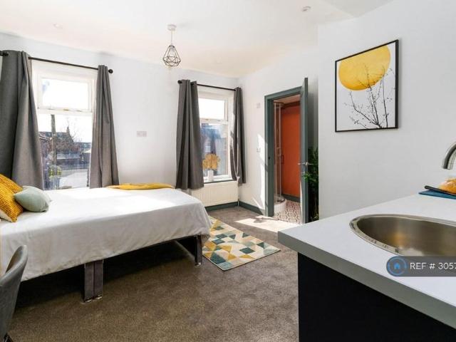 Room for rent in Holt Lane End, Oldham