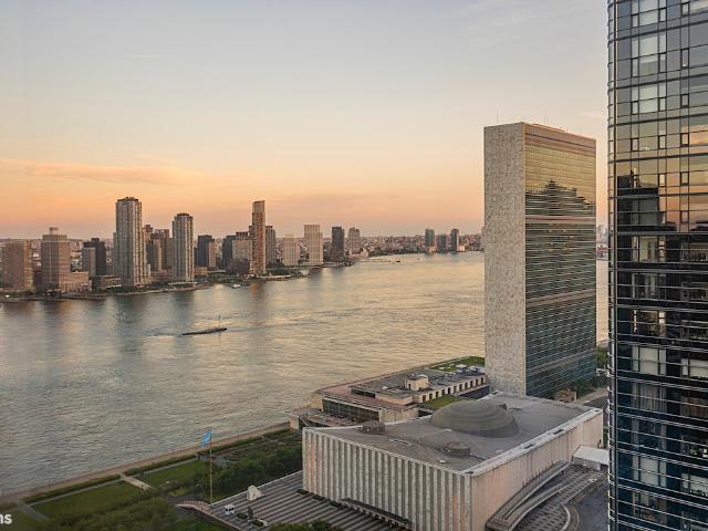 Condo for sale in Manhattan Community Board 6, New York