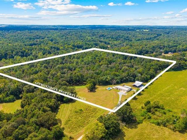 House for sale in Elmore, Elmore County