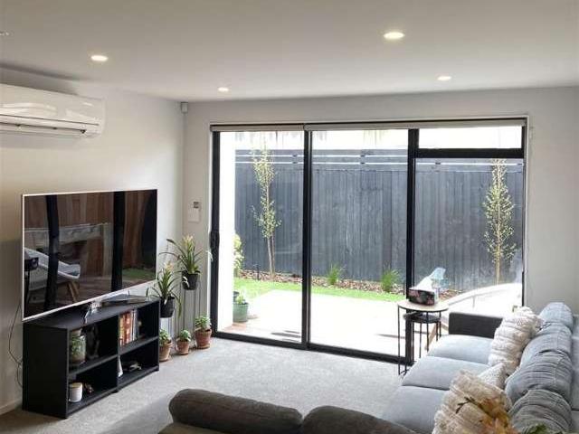Townhouse for rent in Saint Albans, Canterbury