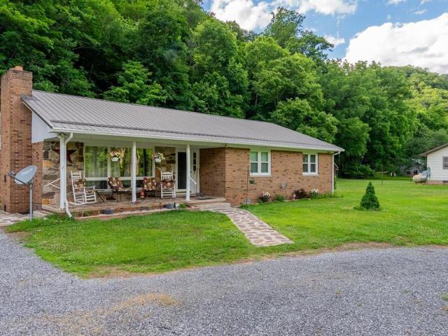 House for sale in Seneca Rocks, West Virginia