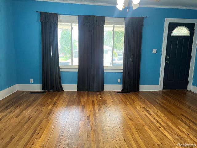 House for sale in Center Line