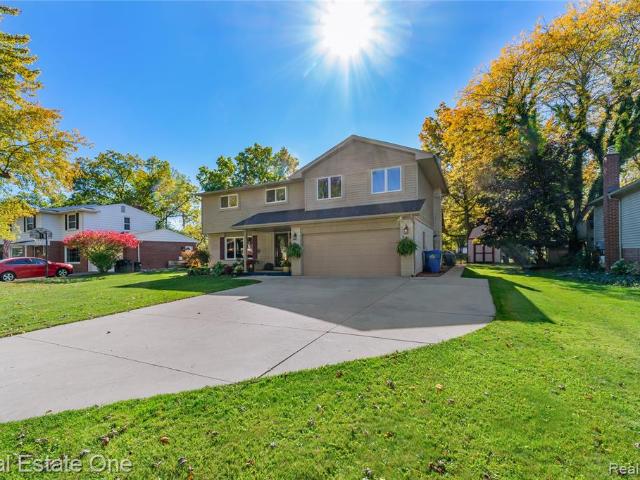 House for sale in Potawatomie Woods, Grosse Ile Township