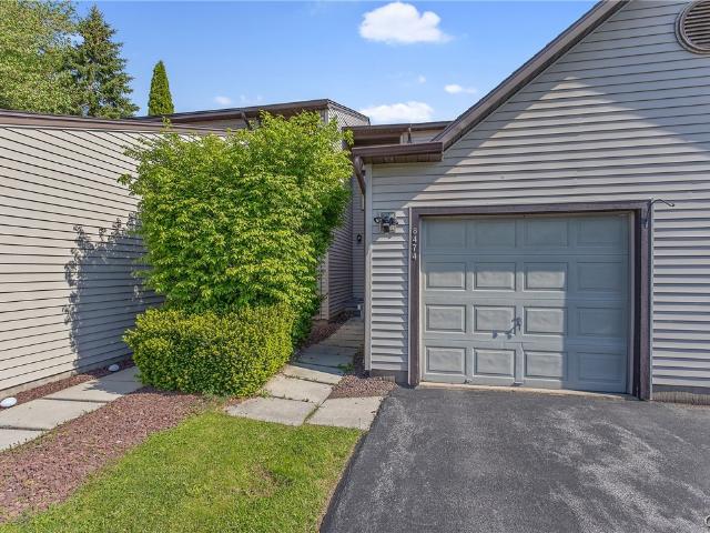Townhouse for sale in Clay, New York