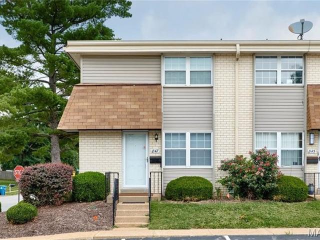 Townhouse for sale in Ballwin, Missouri