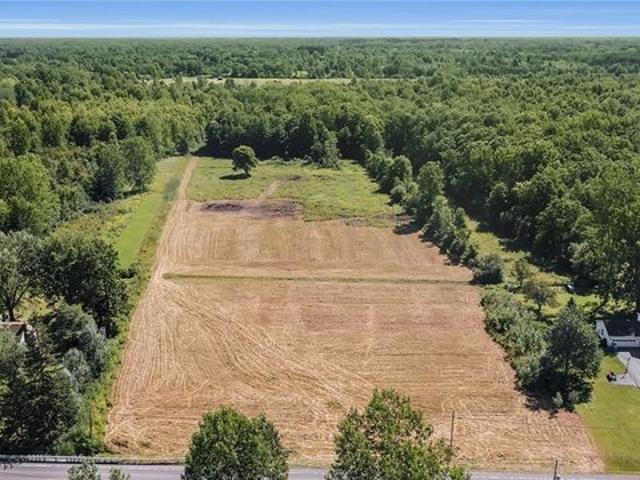 Farm for sale in Clarence, New York