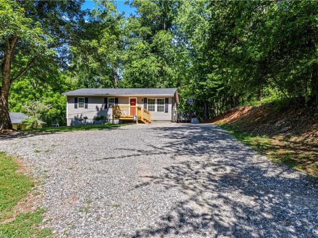 House for sale in Purlear, North Carolina