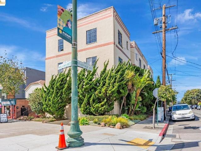 Condo for sale in Albany, California