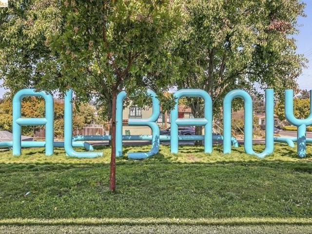 Condo for sale in Albany, California