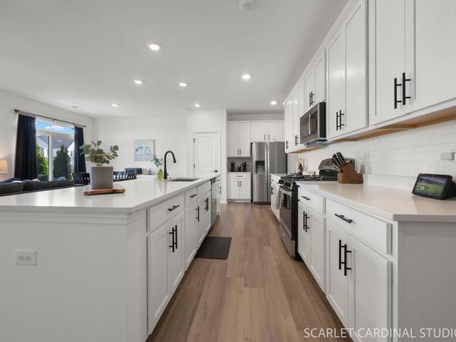 Townhouse for sale in Farmingdale Village Condominuims, Woodridge