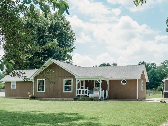 House for sale in Rosedale, Indiana
