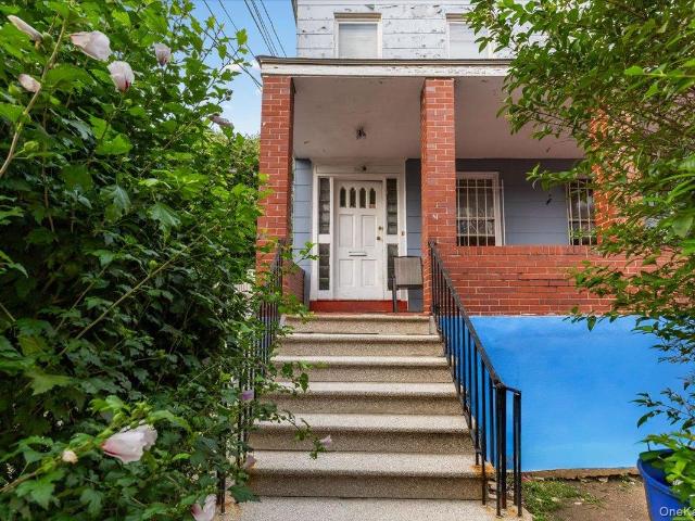 House for sale in The Bronx, Arverne