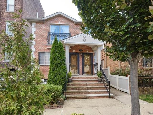House for sale in Queens, Arverne